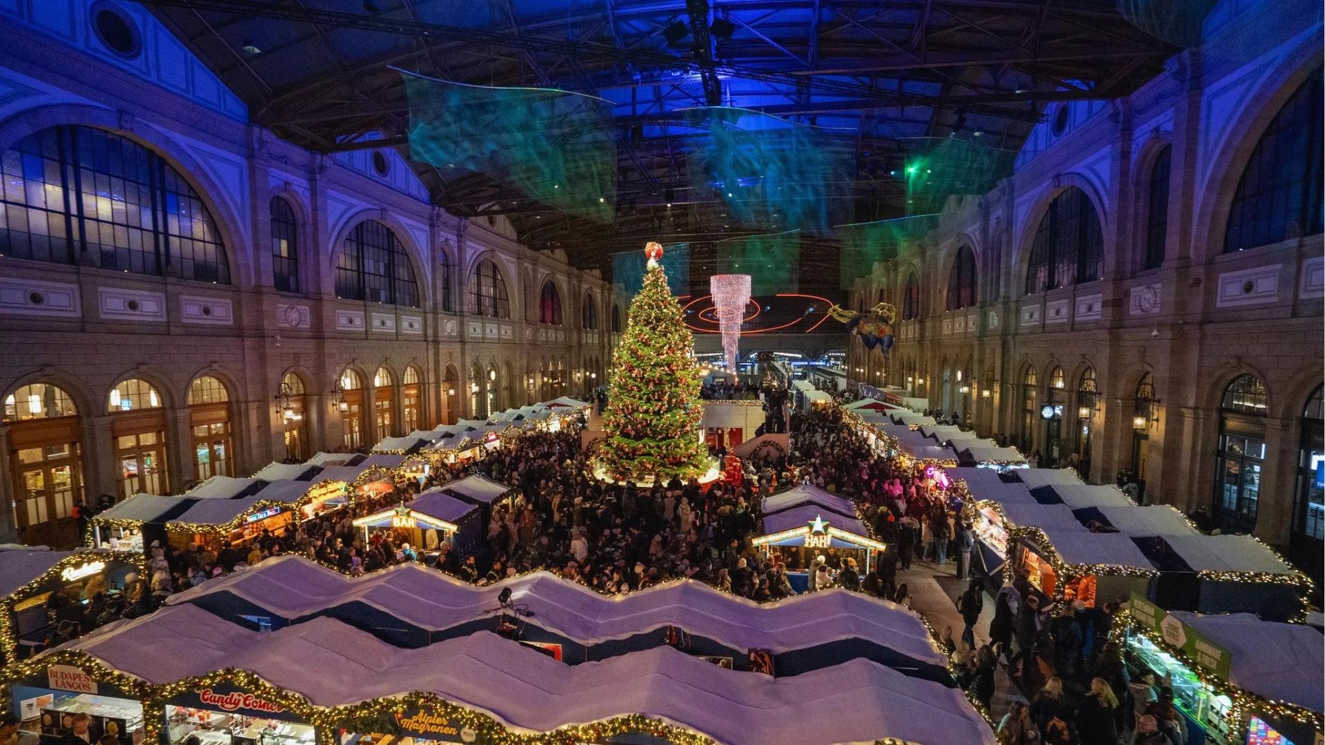 Christkindlimarkt at Zürich Main Station