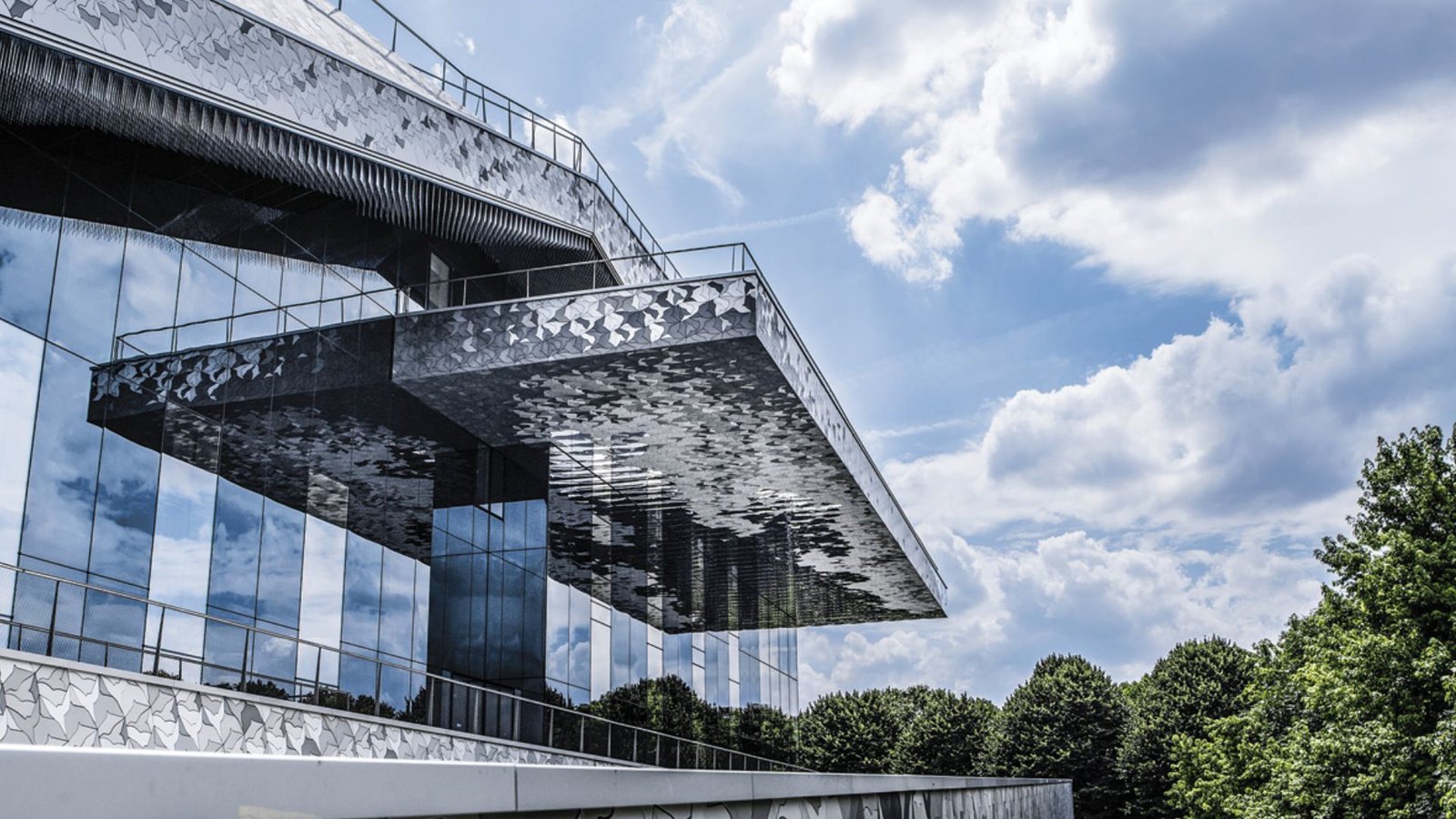 Philharmonie Rooftop (19th Arr.)