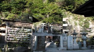 Zeniarai Benten Shrine