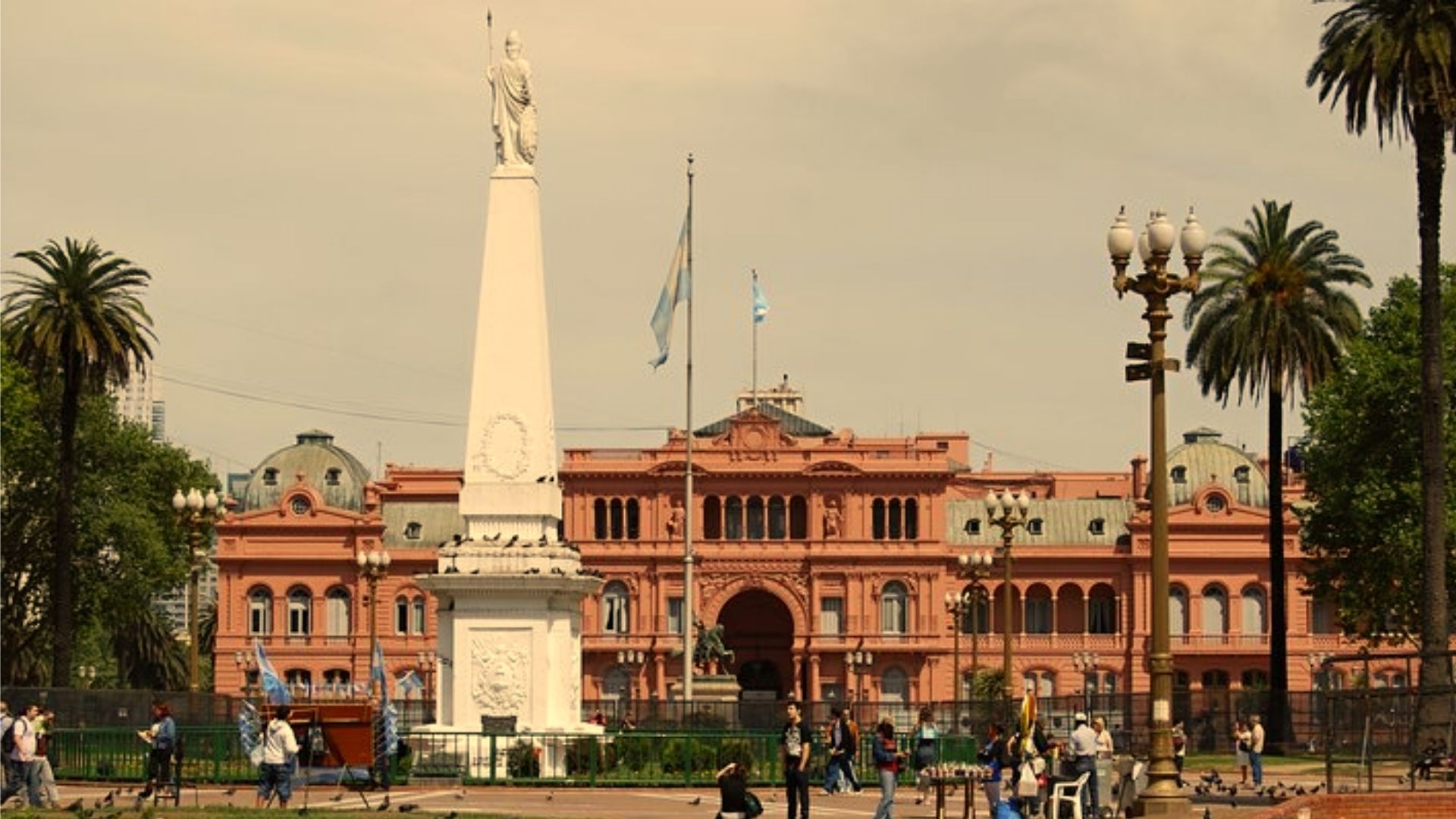 Visit Plaza de Mayo