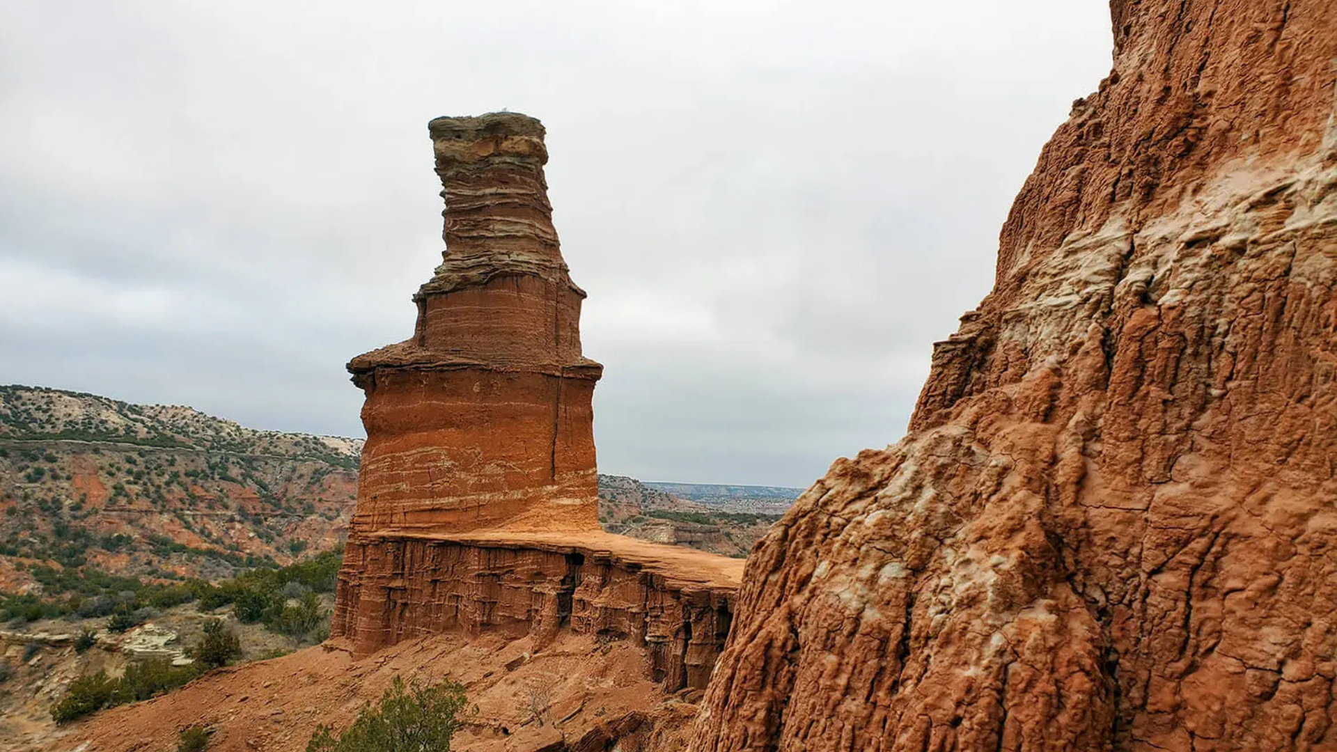 1. Lighthouse Trail – Iconic Views & Moderate Challenge