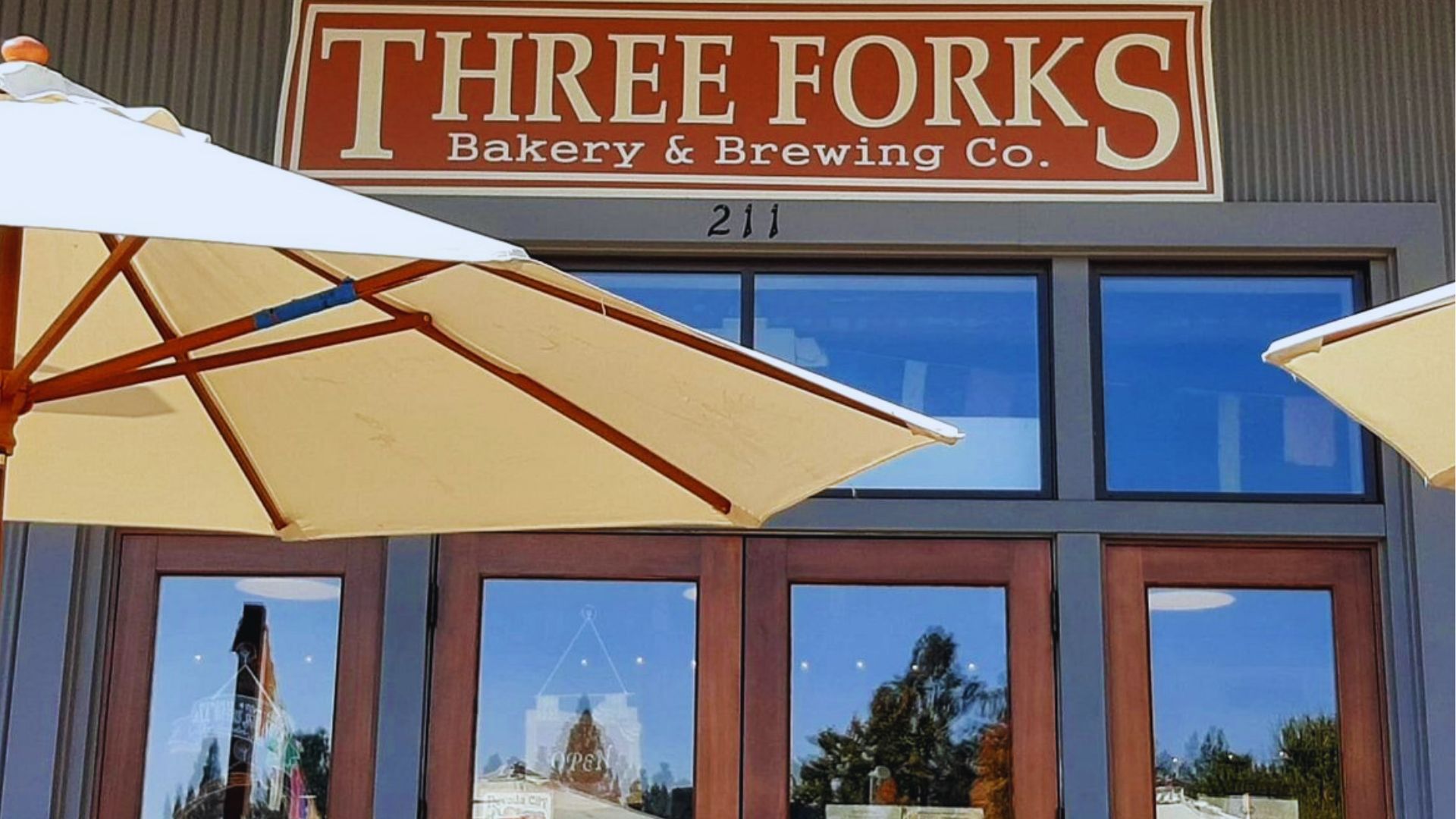6. Enjoy Craft Beer and Pizza at Three Forks Bakery & Brewing Co.