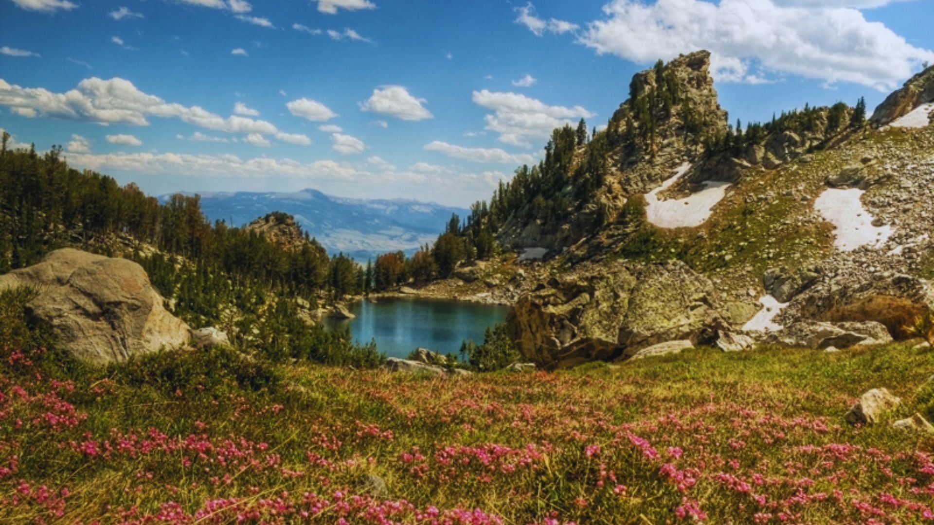 9. Amphitheater Lake Trail