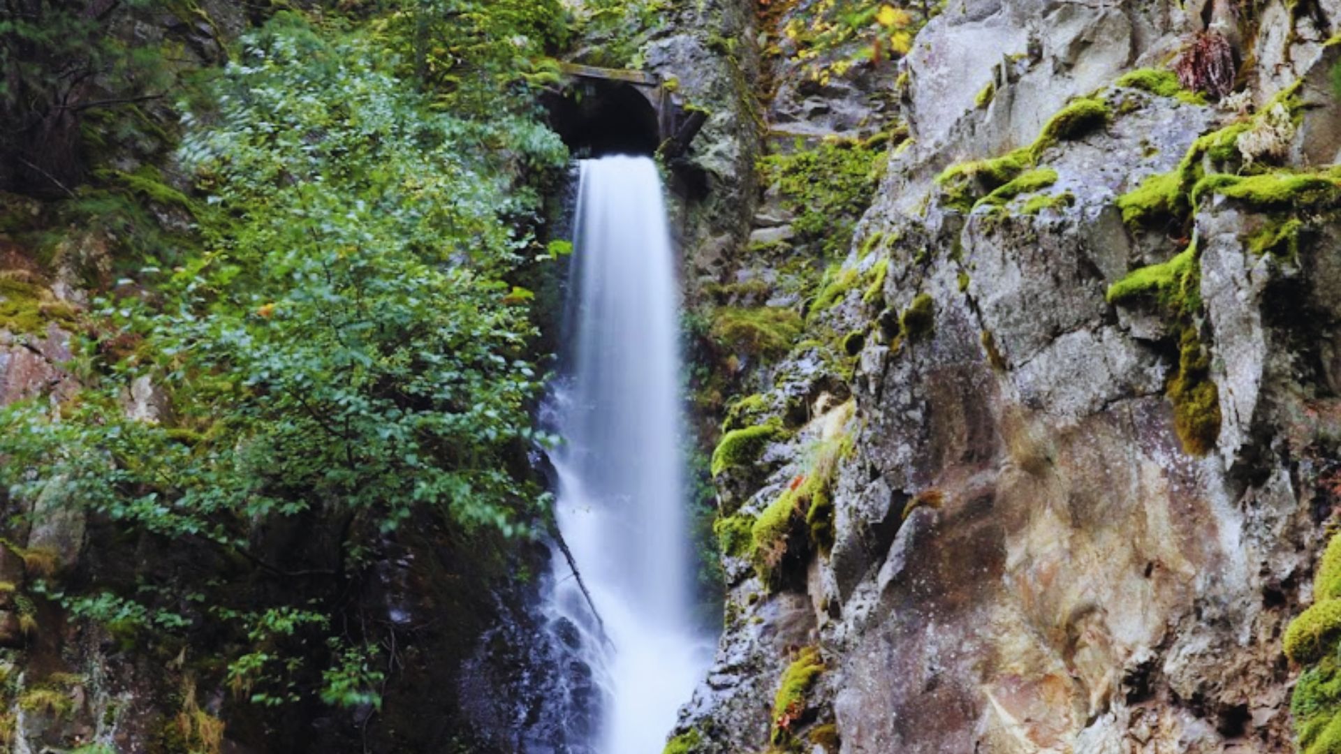 10. Hole-in-the-Wall Falls