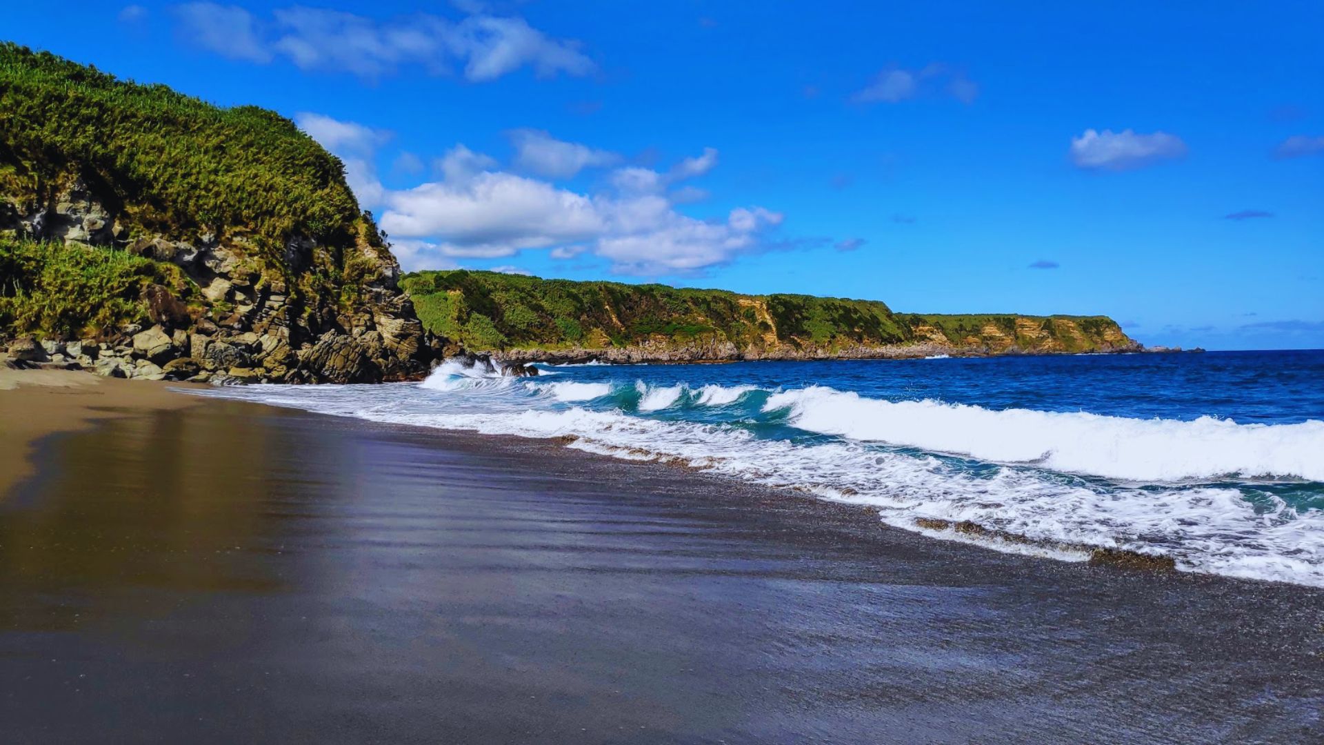Relax at Praia dos Moinhos Beach