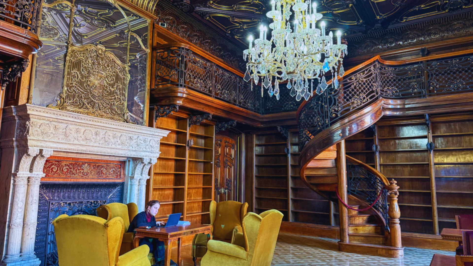 The ornate library of the Royal Palace in Prague, showcasing historic books and elegant architecture.