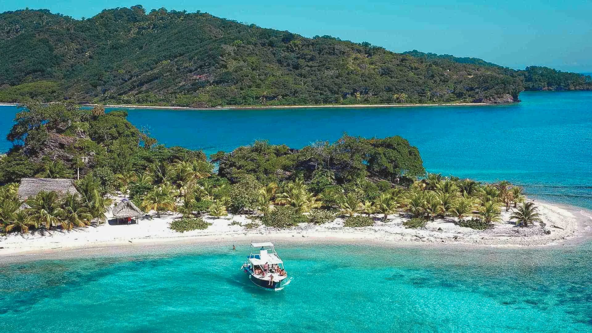 What Makes Cayos Cochinos Worth Visiting