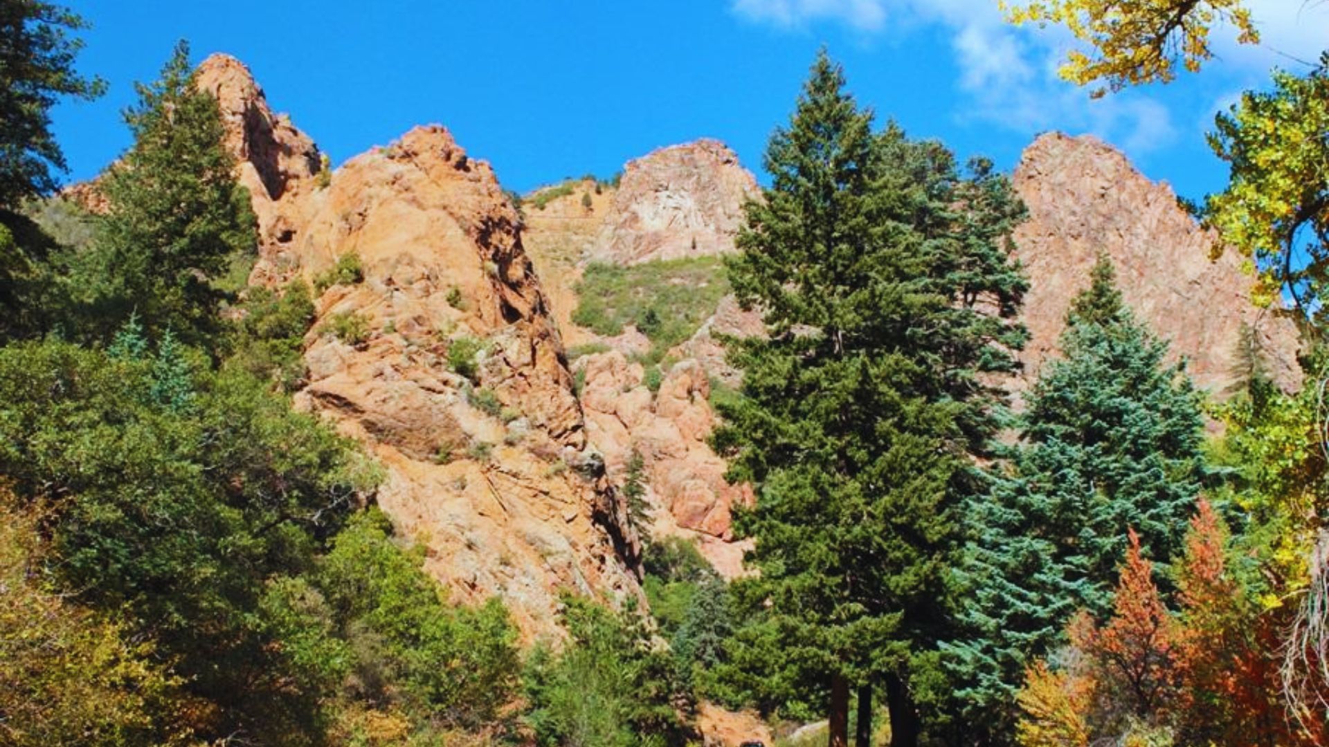 Red rock formations at Gordon State Park, showcasing natural beauty and rugged terrain under a clear blue sky.