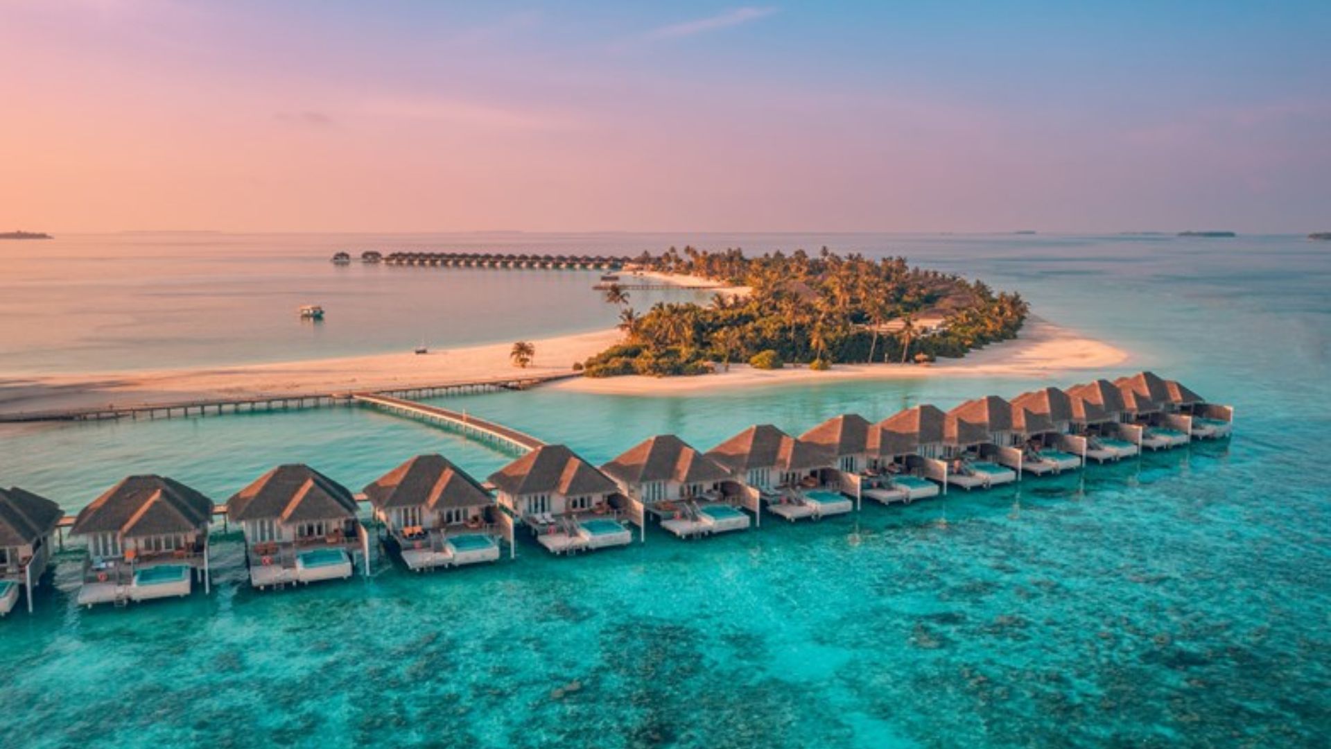 Maldives vs Bora Bora: Comparison Table