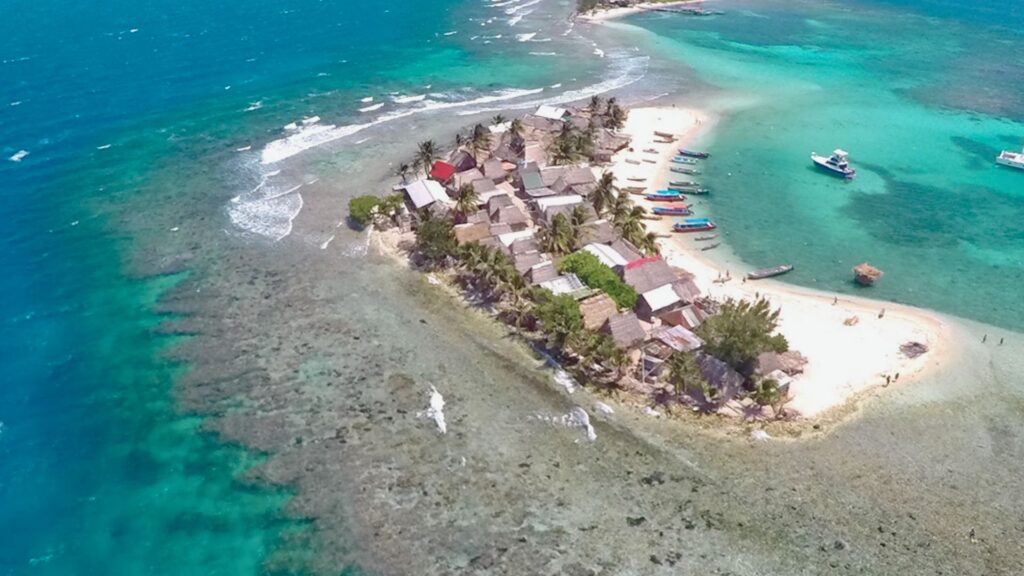Cayos Cochinos, Honduras: Your Guide to a Hidden Paradise Cayos Cochinos