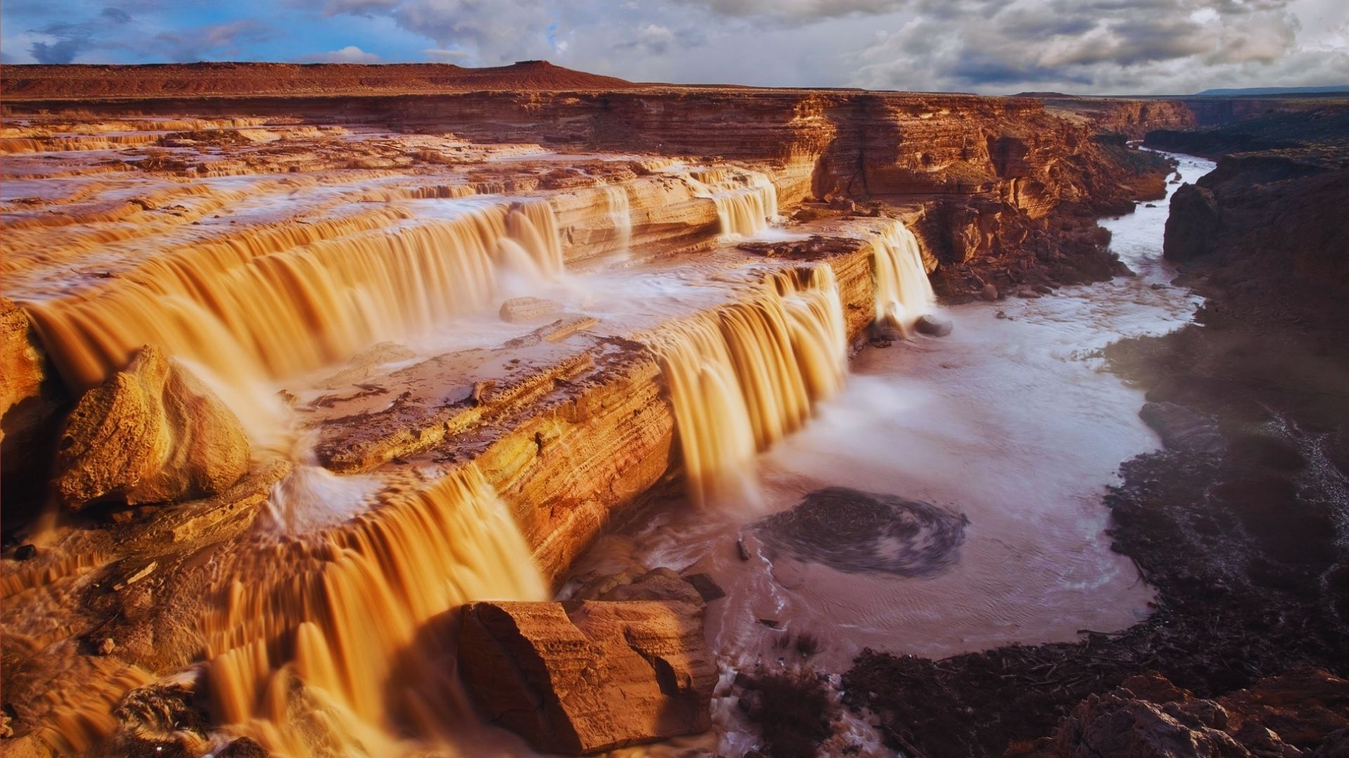 A stunning view of the Grand Canyon, showcasing its vastness and natural beauty, inviting visitors to explore its landscapes.