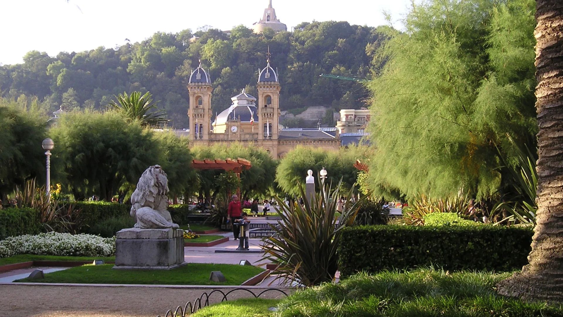 Enjoy the Waterfront Alderdi Eder Gardens