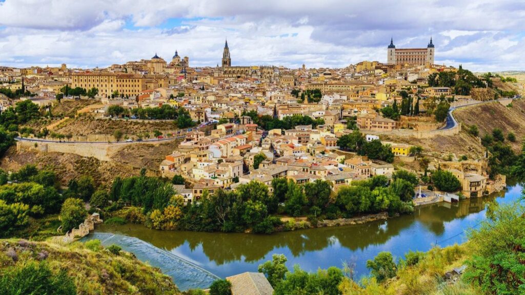 A group of Andalusians gathered in Toledo, Spain, showcasing local culture and community spirit.