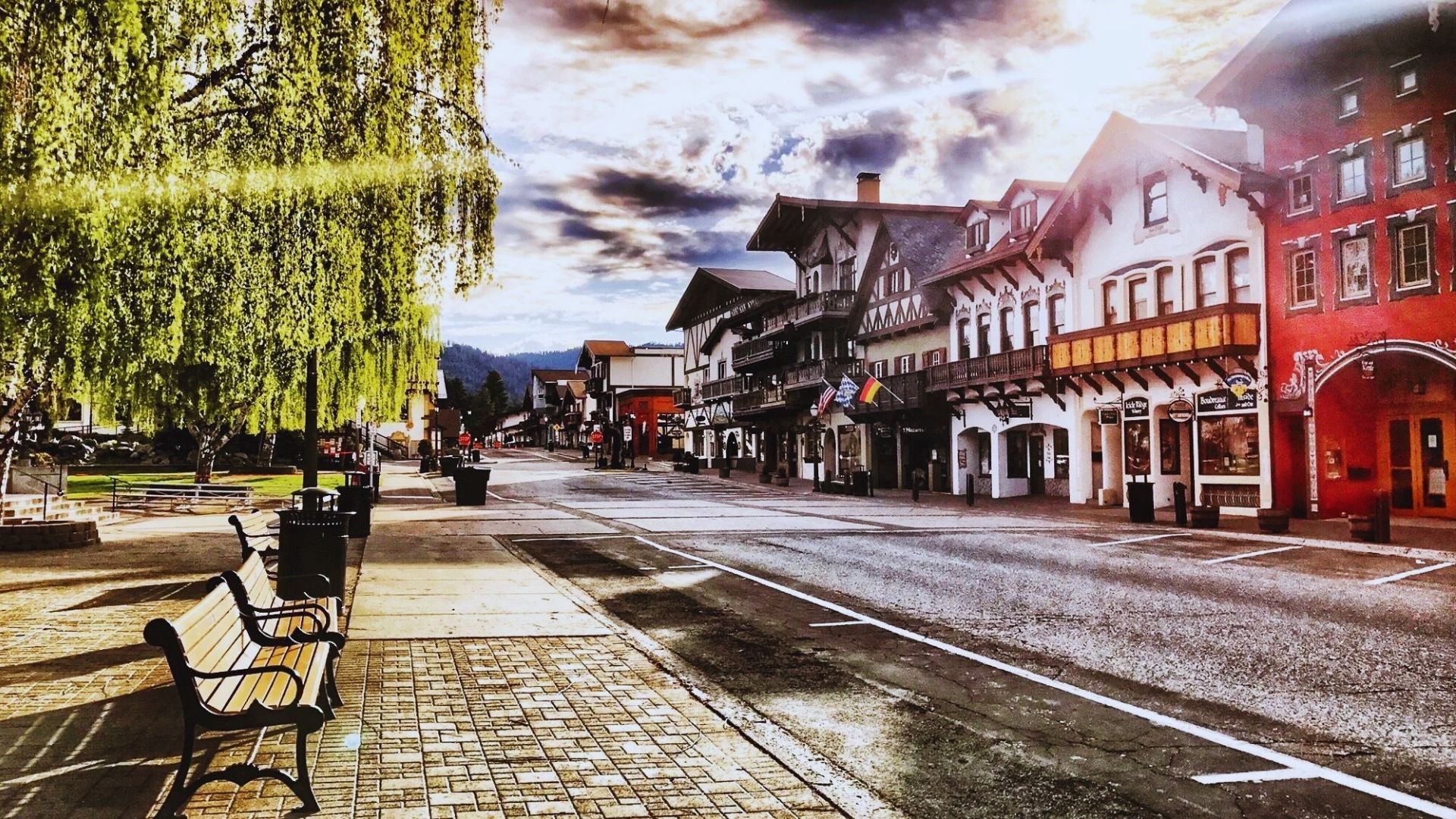 Stroll Front Street