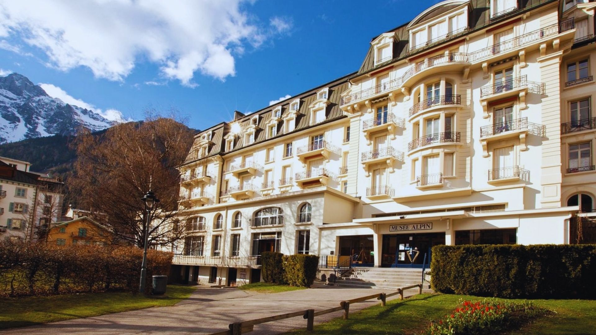 Hotel de l'Alpe d'Huez, a charming alpine hotel in Alpe d'Huez, Switzerland, surrounded by stunning mountain scenery.