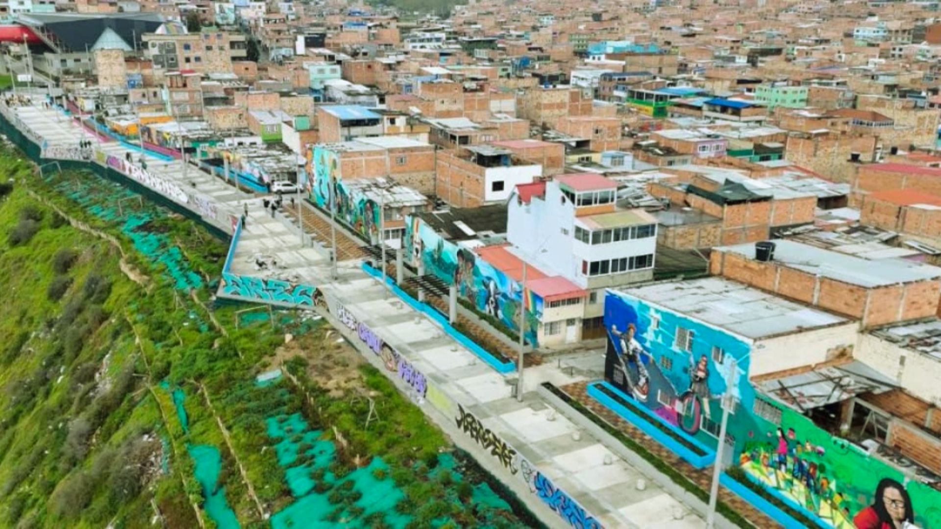 A panoramic view of Guayaquil, Ecuador, showcasing its skyline, riverfront, and vibrant urban landscape.