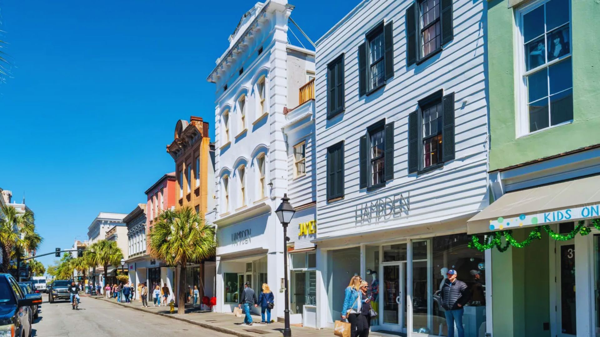 A scenic view of Charleston, SC, showcasing the city's historic architecture and vibrant atmosphere.