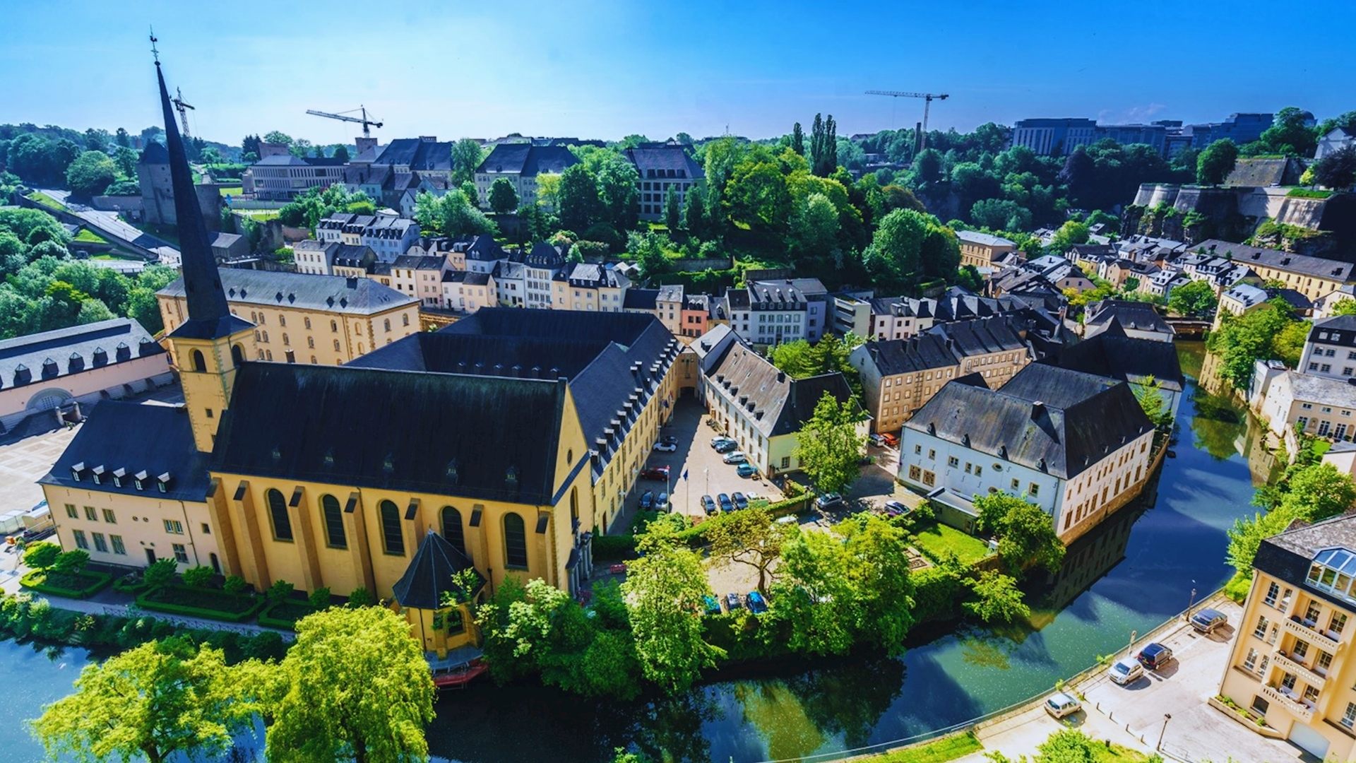 A map highlighting Luxembourg's central location within the European Union.