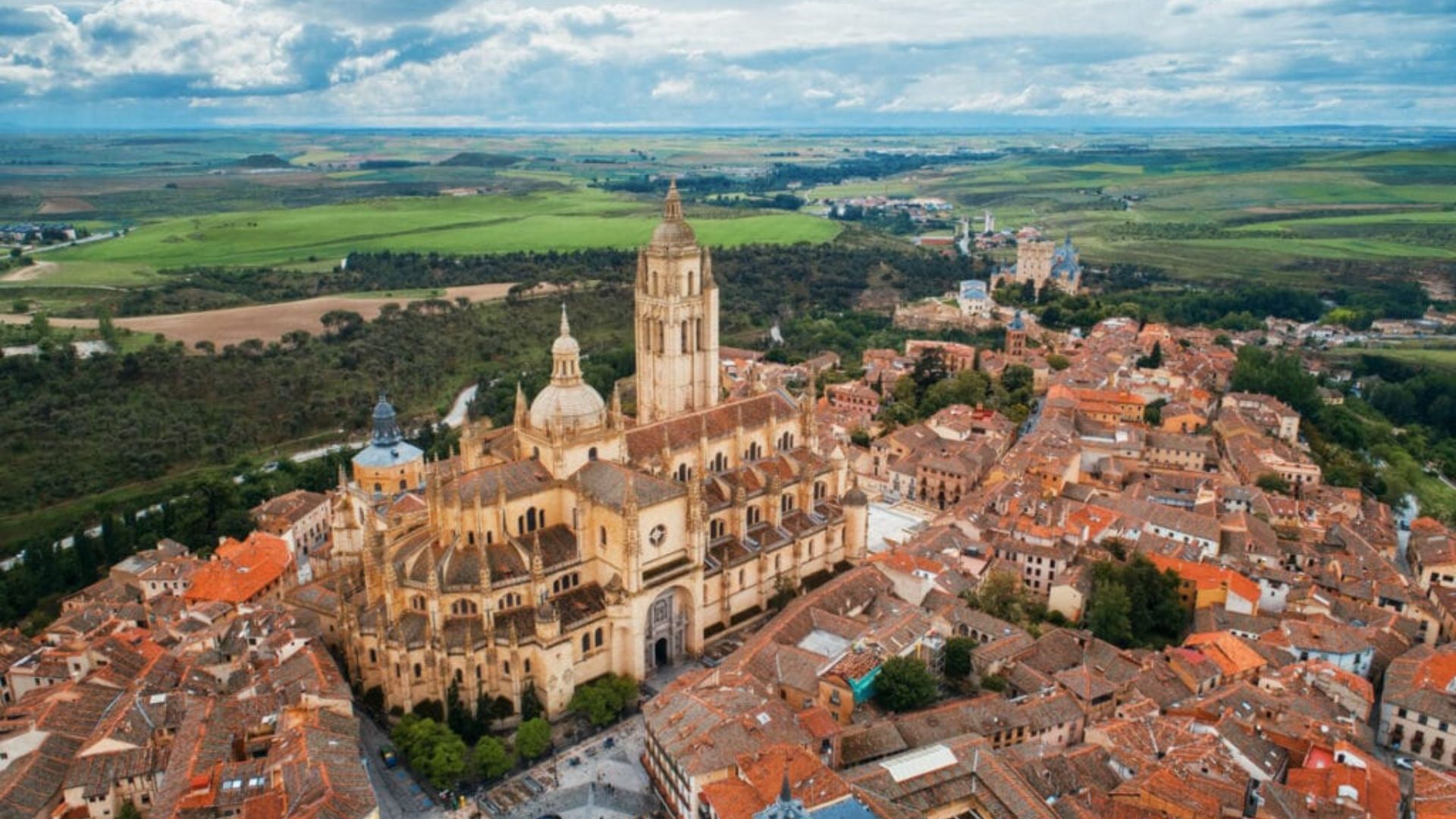 A panoramic view of Soria, Spain, showcasing its historic architecture and scenic landscape.
