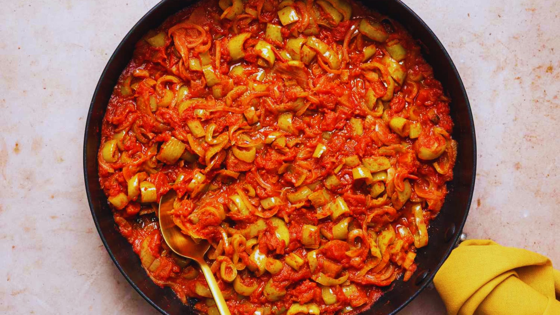 A pan filled with pasta and sauce sits on a wooden table, ready to be served.
1. A pan filled with pasta and sauce sits on a wooden table, ready to be served.
