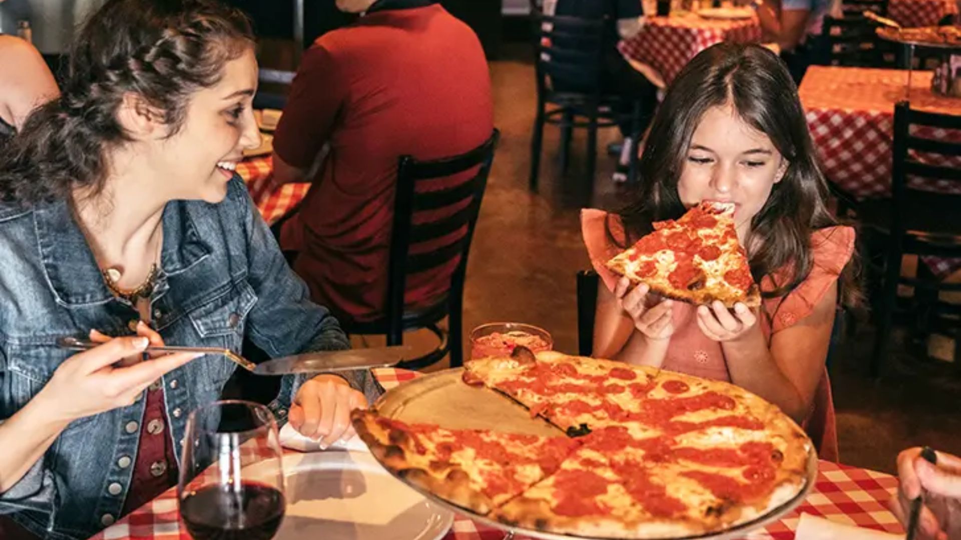 Eat Classic Pizza at Grimaldi's Pizzeria