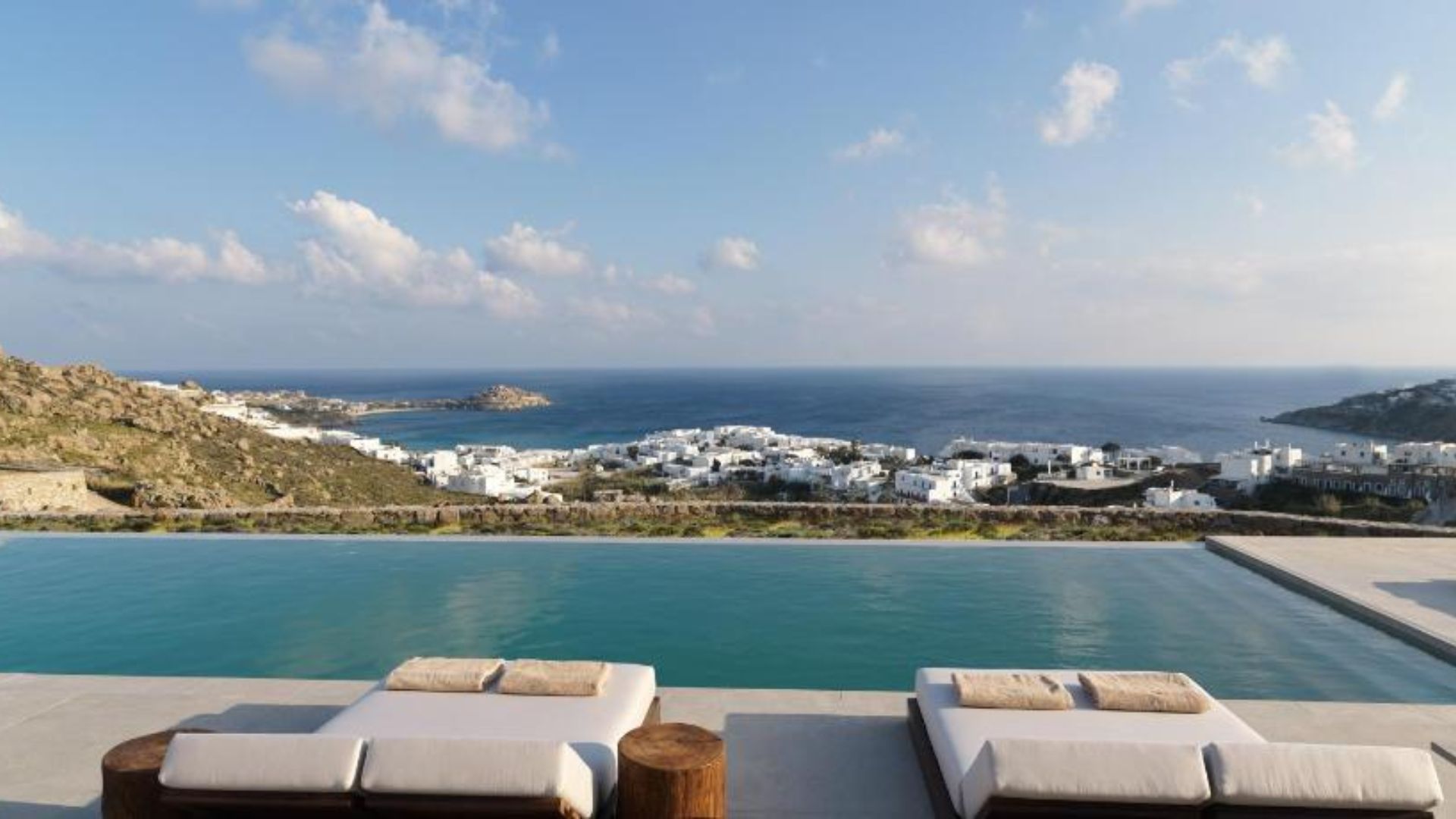 Infinity pool at the villa, featuring stunning views of the landscape and a serene atmosphere for relaxation.