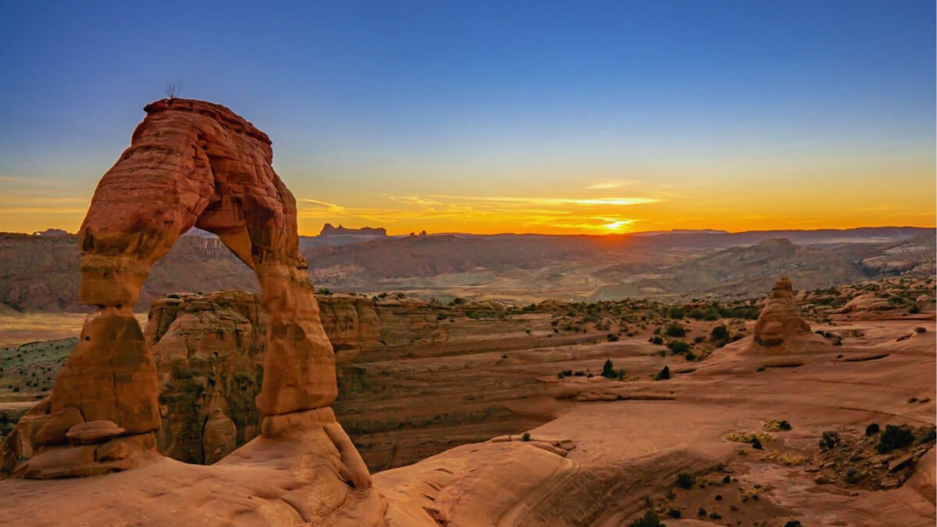 Watch Sunrise or Sunset at Delicate Arch