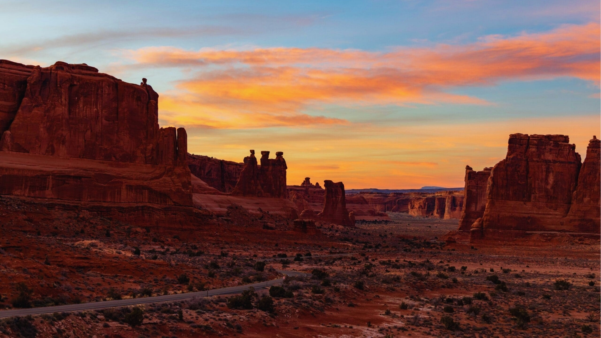 Watch Sunset at La Sal Mountains Viewpoint