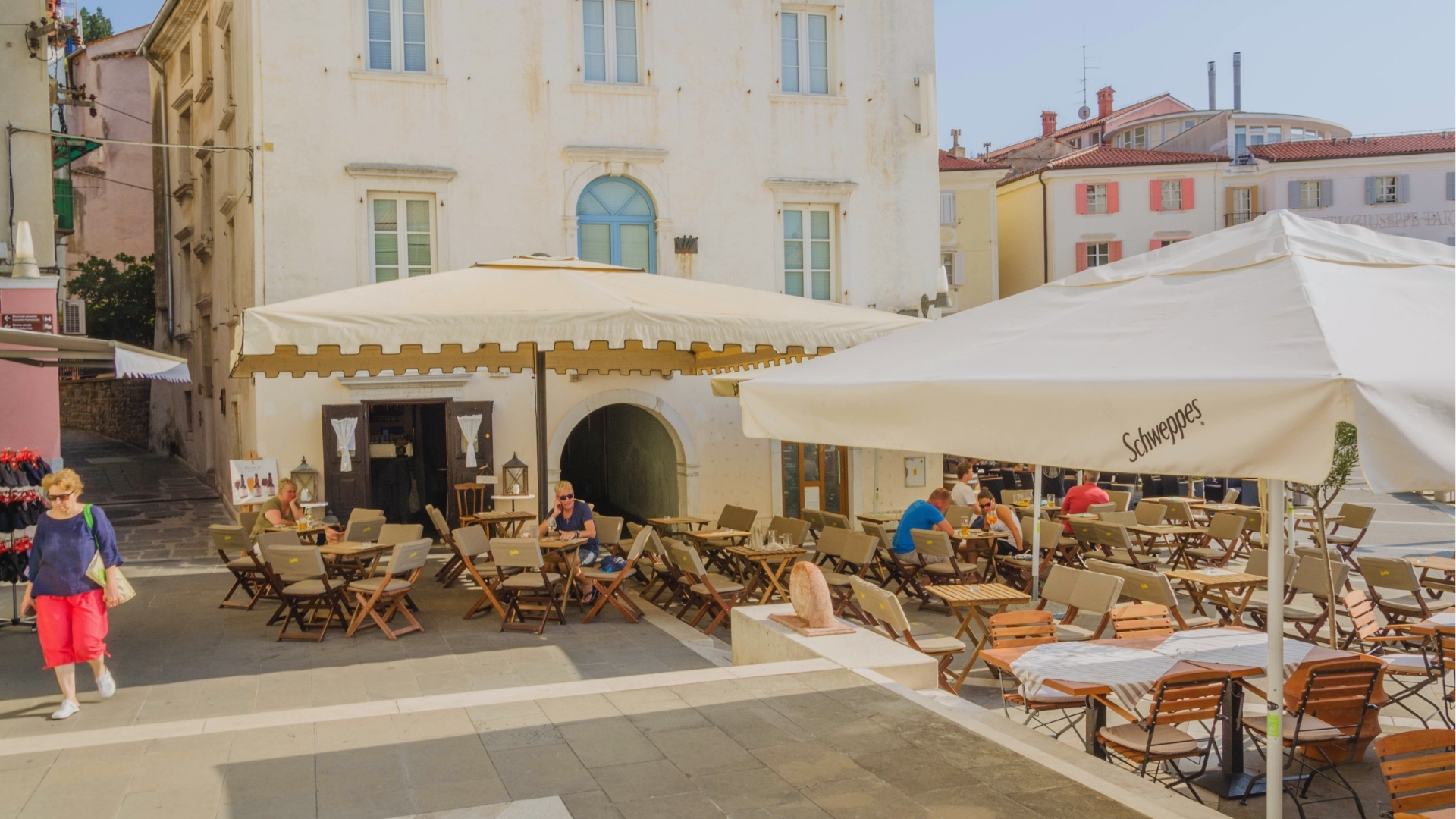 Food, Cafes, and Coastal Experiences