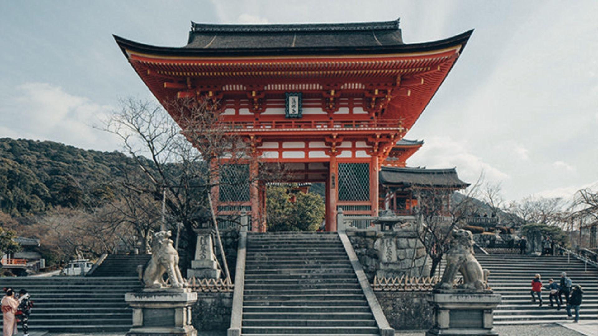 Enter the iconic red Kiyomizu-dera gate in Kyoto, start your temple trail and experience the city views.