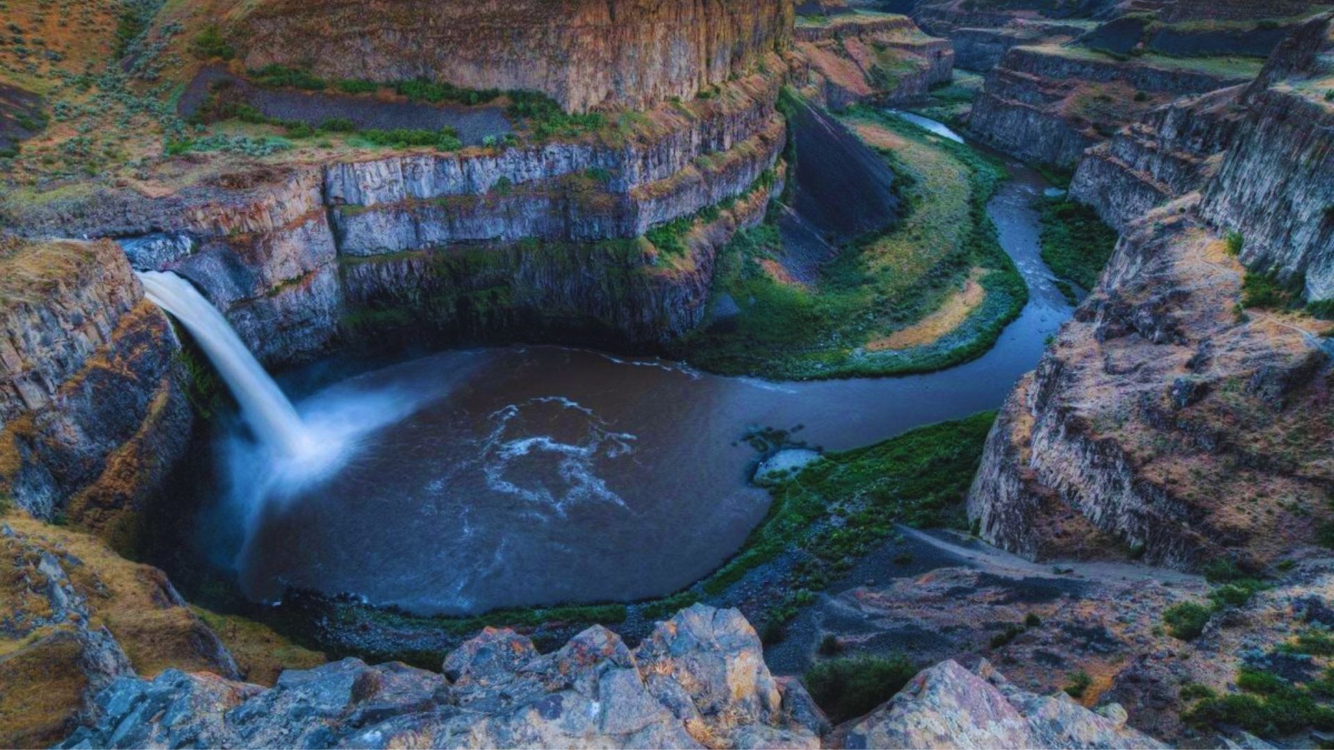 Admire the Beauty of Palouse Falls