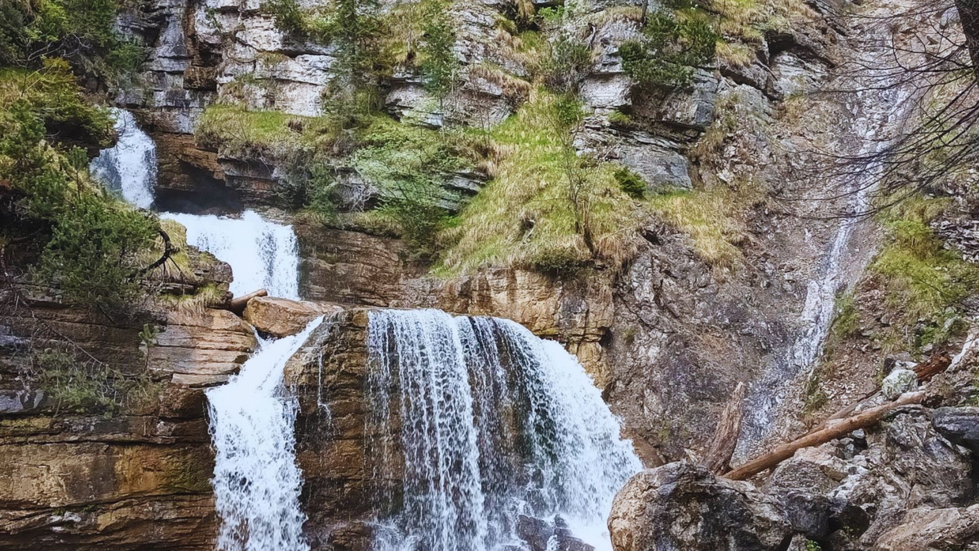 Kuhflucht Waterfalls